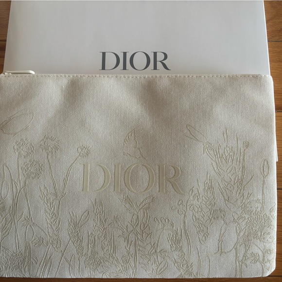 New Dior pouch with box - Picture 2 of 4